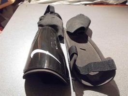 Schienbeinschoner Nike, schwarz