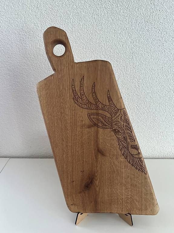 Articoli in legno: Servierbrett aus Eichenholz mit Lasergravur  handgemacht – Nuovo e nell'imballaggio originale da Hinterforst venduto da TimberArt 1
