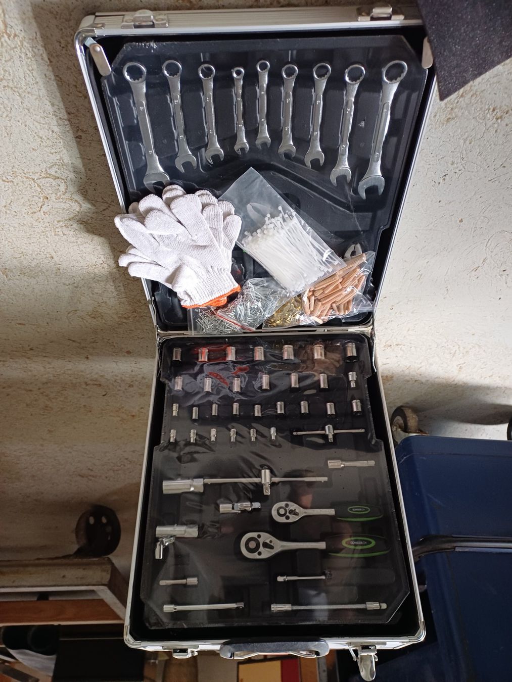 Alle Werkzeuge: Werkzeugkoffer – Neu und originalverpackt aus Bern von helio71 3