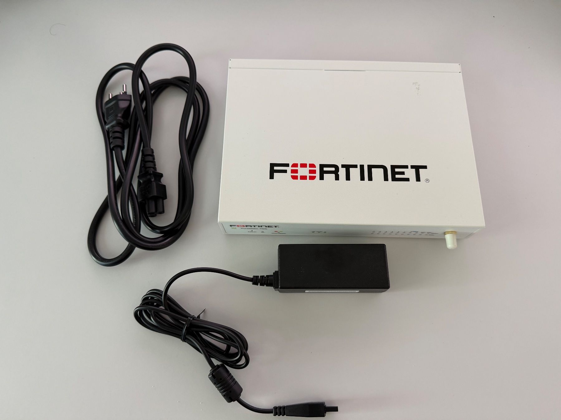 Fortinet Firewall: Fortigate 70G ohne Services – Usato da Bern venduto da LittleLIz 2