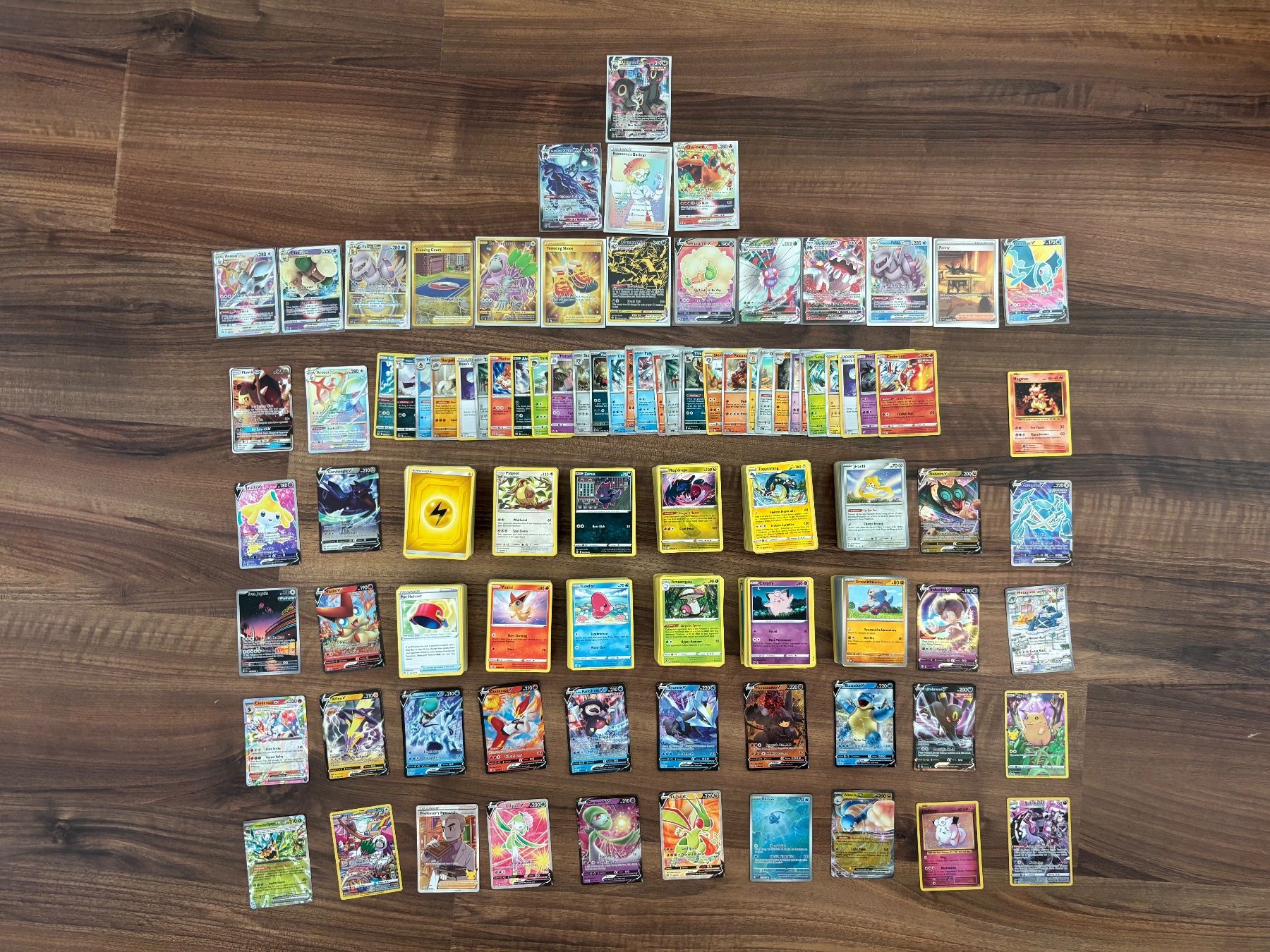 Pokémon Sammelbilder & Trading cards: Pokémon Sammlung 2100 Karten | Umbreon, Charizard – Gebraucht aus Konolfingen von fab_g5dq 1