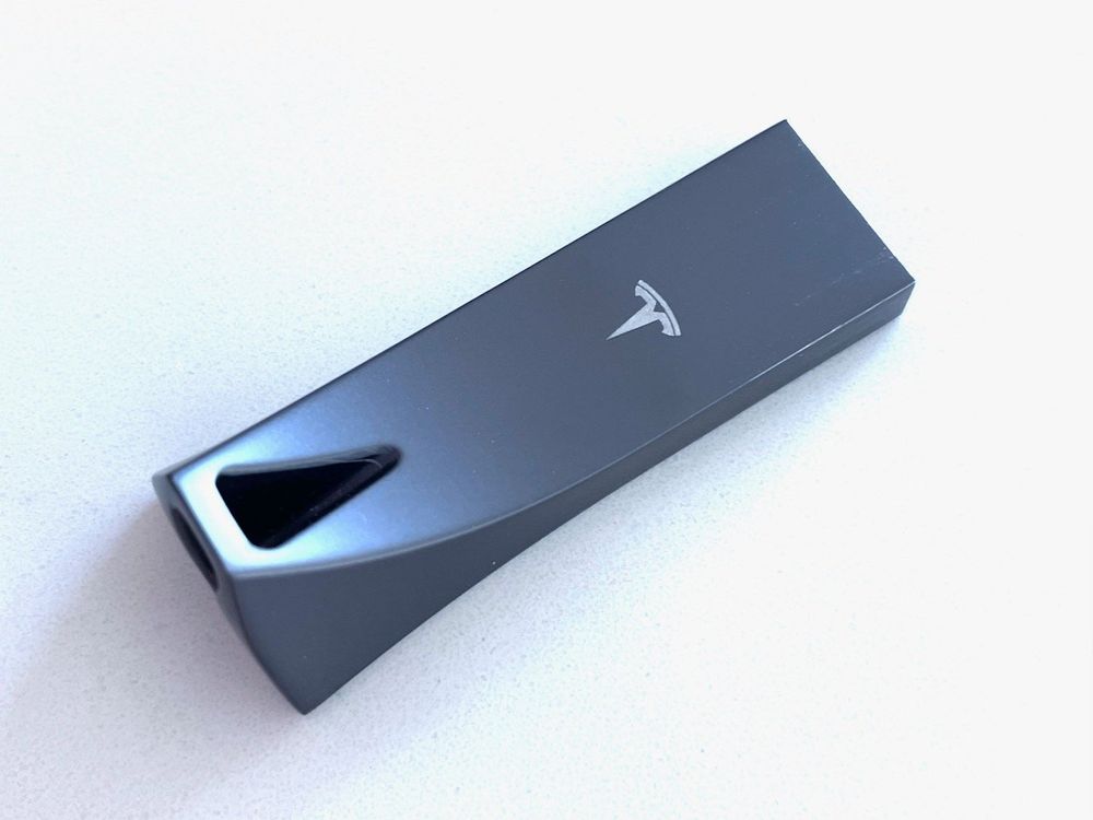Original TESLA USB STICK 128GB Kaufen auf Ricardo