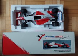Toyota 1:18 Formel 1 Set Mc Nish Salo Crev