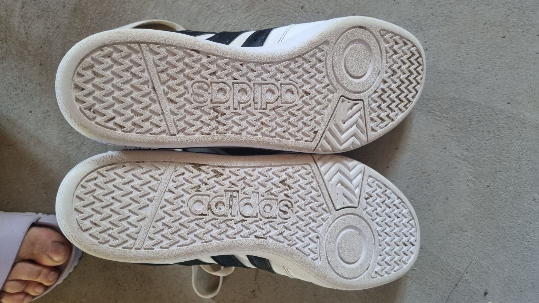 Adidas Herrenschuhe: Adidas Sneaker 46 – Gebraucht aus Grüningen von lama10 2