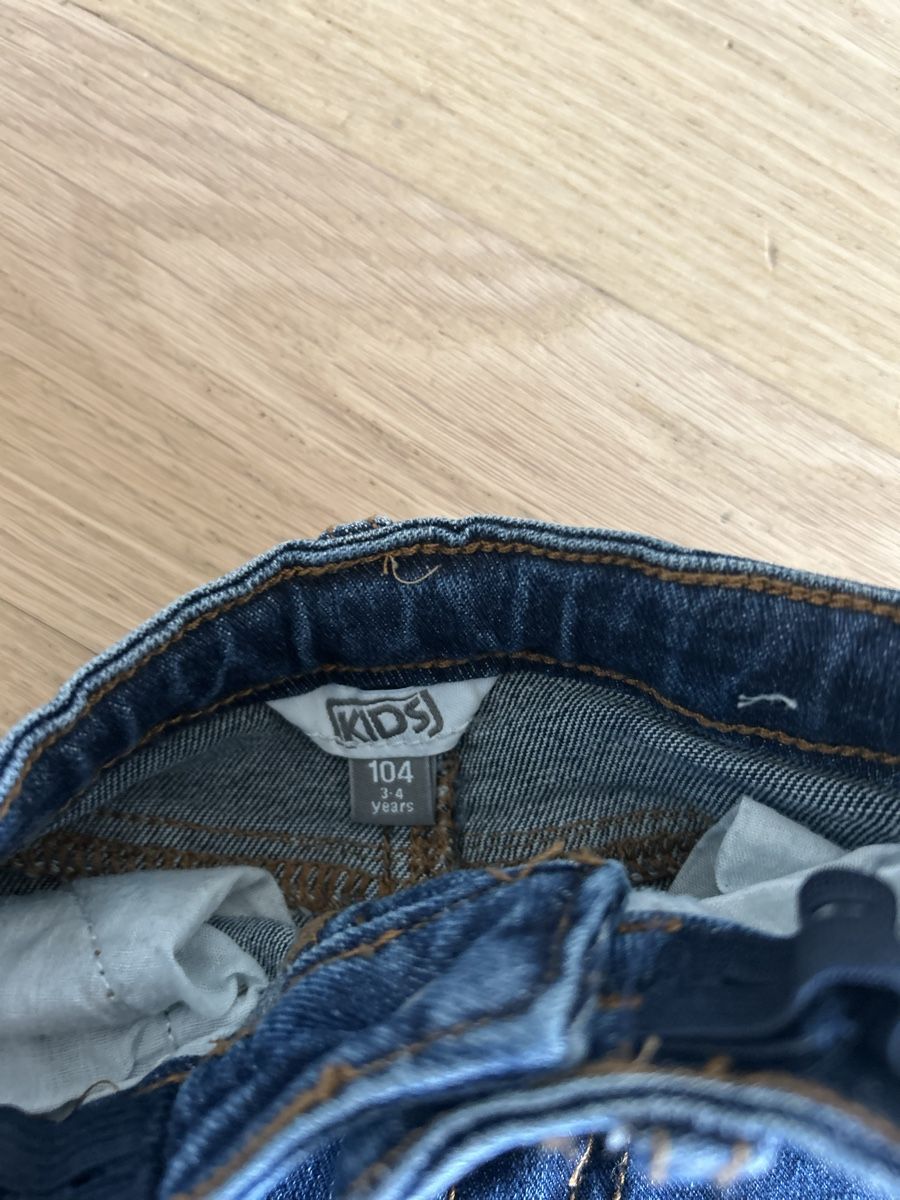 Hosen: Kids Jeans Straightcut 104 / 3-4 – Gebraucht aus Zollikon von JuRock 1