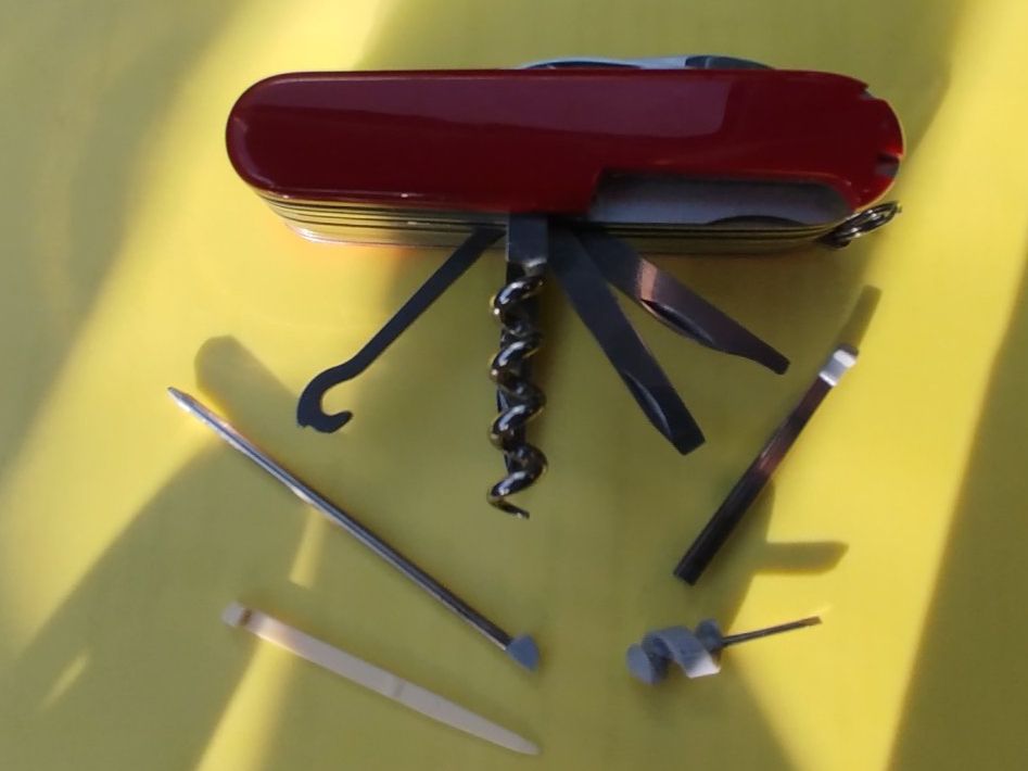 Victorinox Coltelli tascabile: VICTORINOX SWISSCHAMP – Usato da Wettingen venduto da Colorup