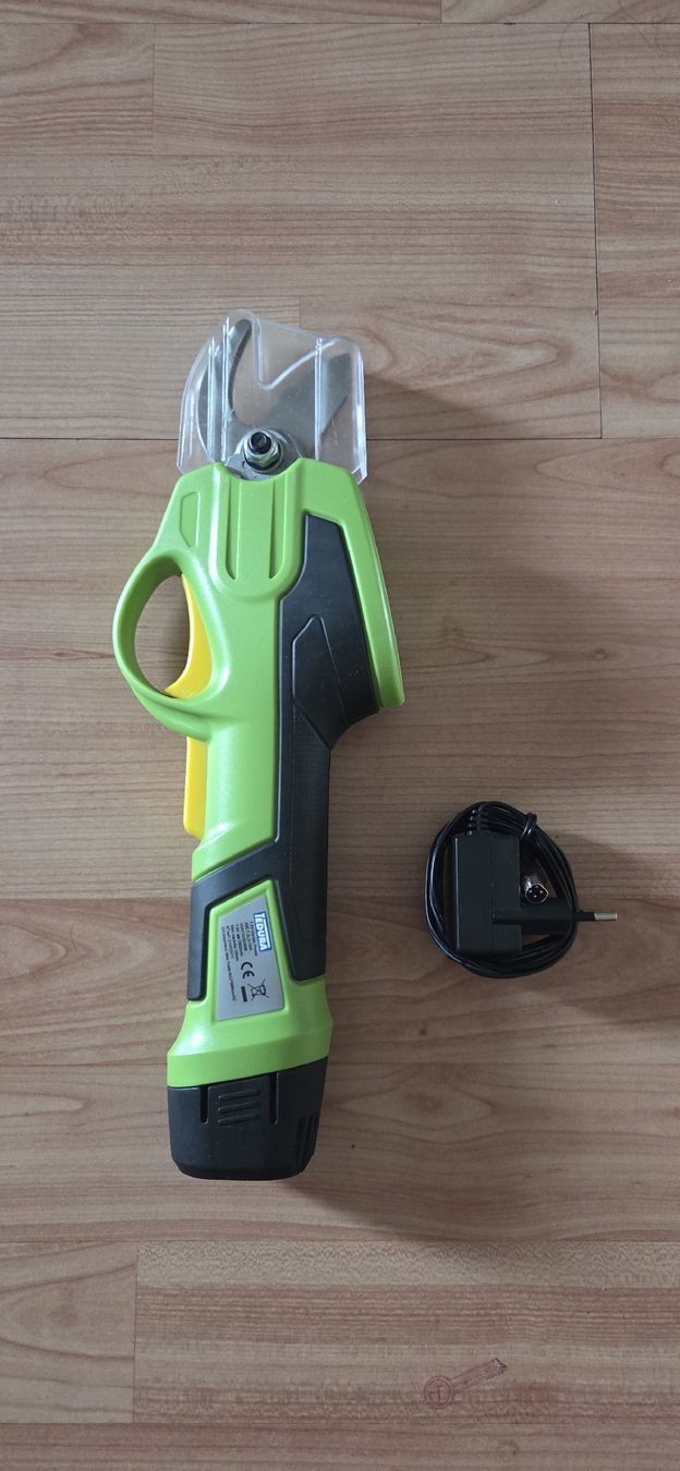 Tutti gli attrezzi: Akku-Gartenschere TEDURA 7.2V – Usato da Huttwil venduto da ser_gn9l 2