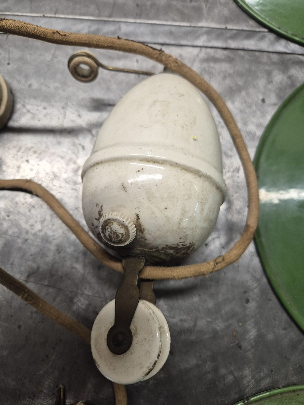 Lampen: Lampes d'atelier émaillées  – Defekt aus Le Locle von CHEGUA 4