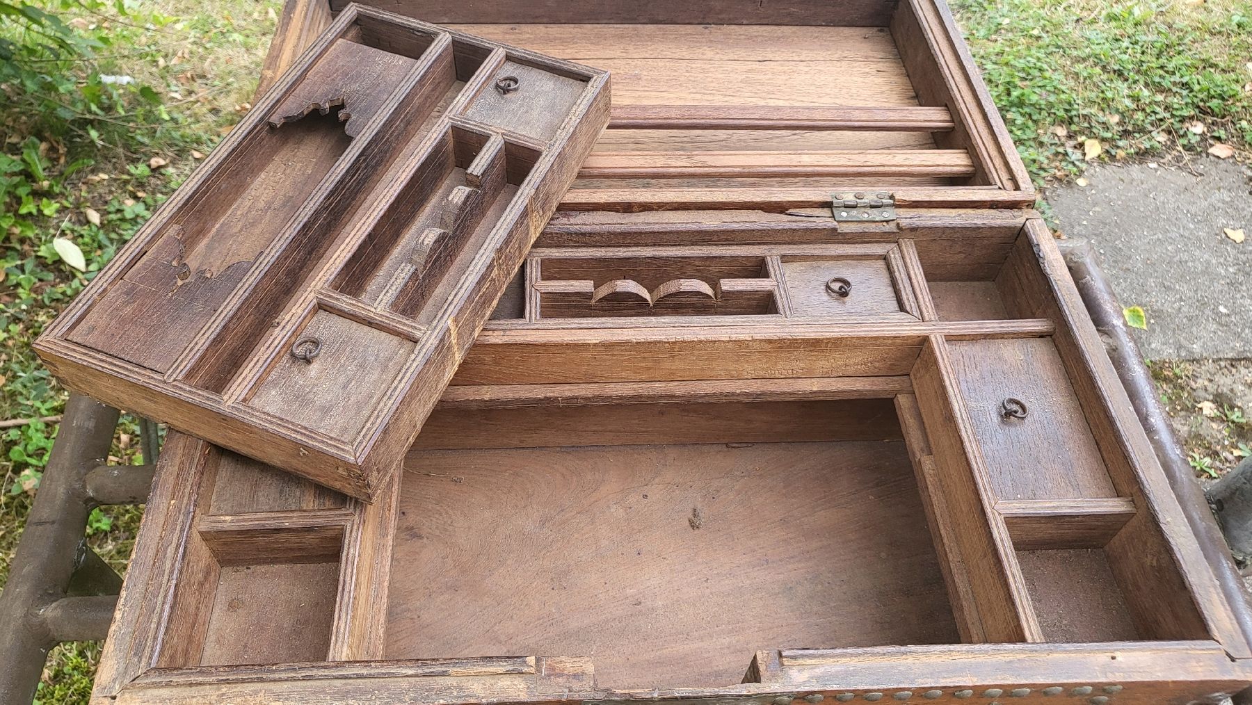 Cassapanche: Alte Holztruhe mit Innenfächern – Usato da Ebmatingen venduto da LaPassiflora 3