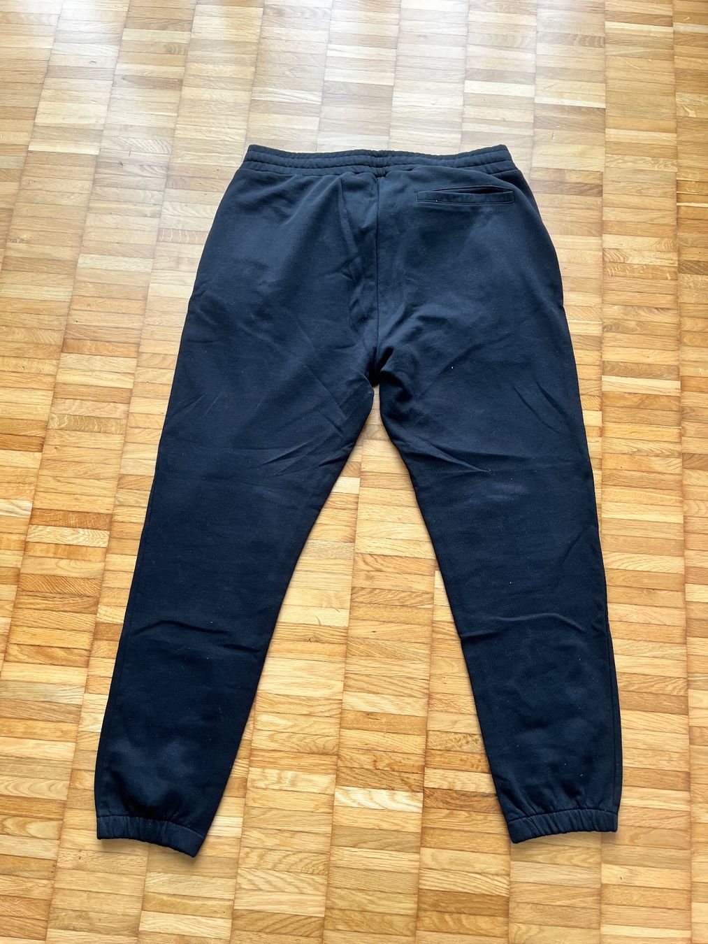 Pantaloni: Schwarze Jogginghose Les Benjamins Gr. XXL – Usato da Winterthur venduto da GutKeS 1