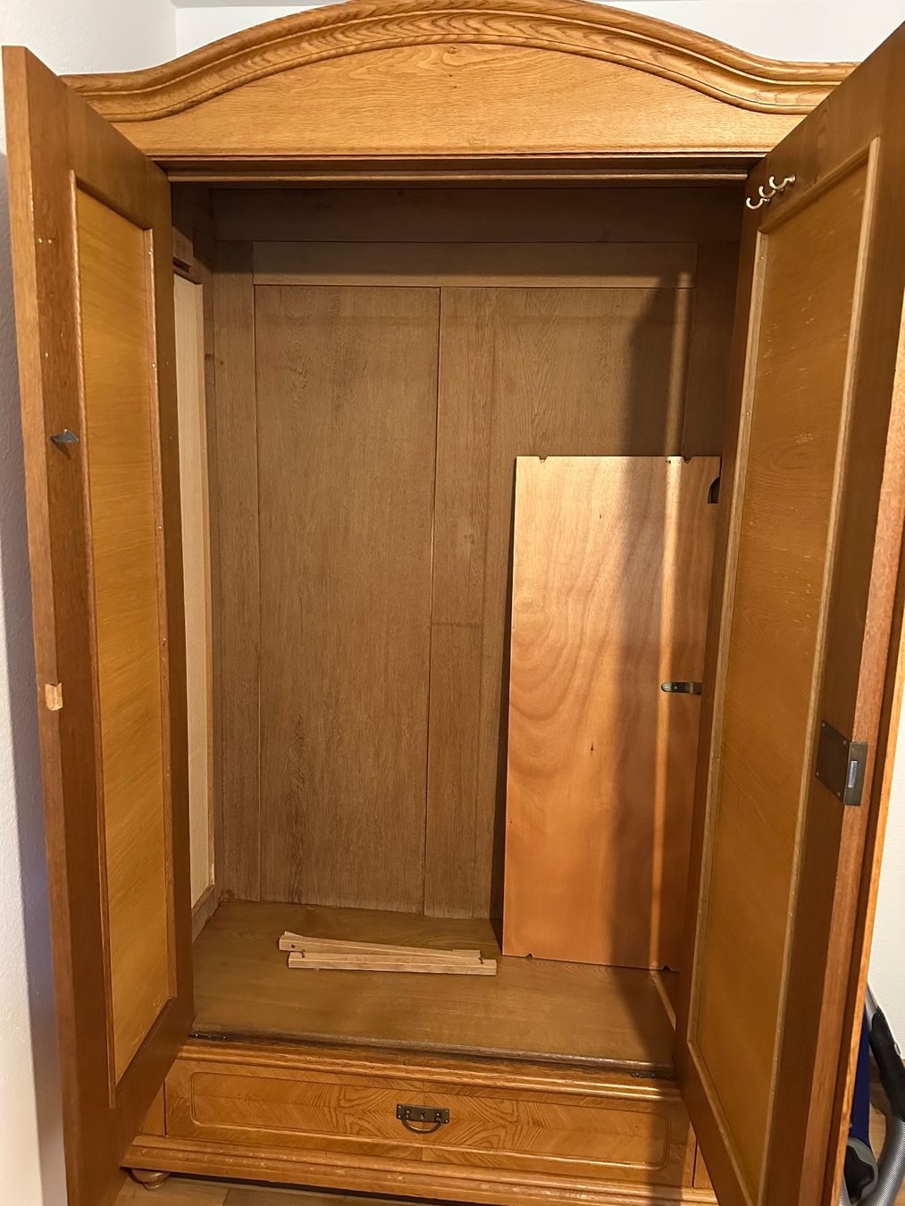 Armadi: Schrank Holz Vintage mit Schublade – Usato da Rheinfelden venduto da sta_8hr7 1