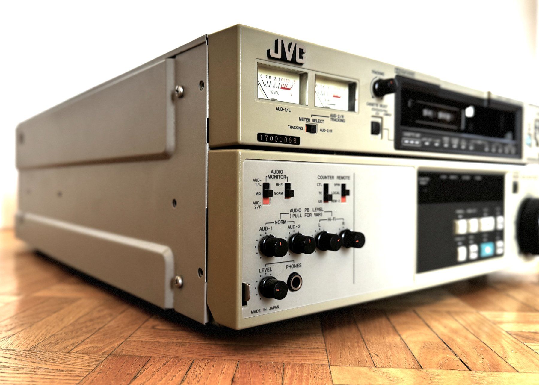JVC Registratori: JVC BR-S522E Professional S-VHS Editing Video Player for rep – Usato da Zürich venduto da Tapehead 1