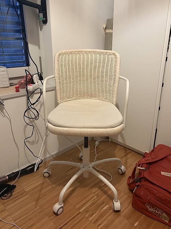 Ikea Sedie: Schreibtischstuhl weiss – Usato da Horw venduto da Karina.E