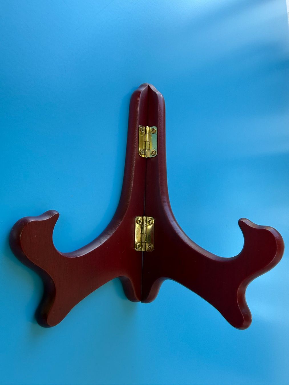 Wandhalterungen: Tellerhalter Holz weinrot  ohne Teller – Gebraucht aus Subingen von ArtBead