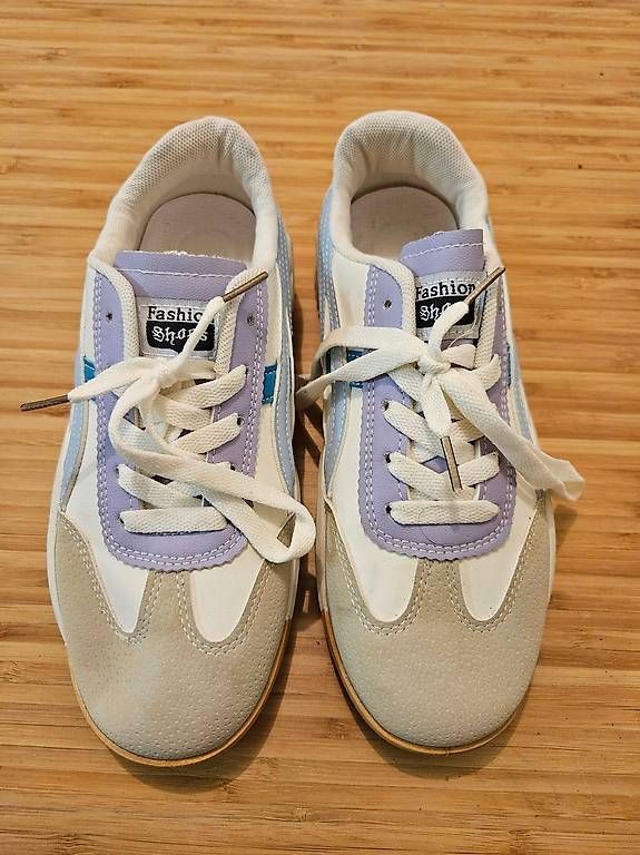 Chaussures femmes: Sneaker – D'occasion à Derendingen par SchweizerPrinz
