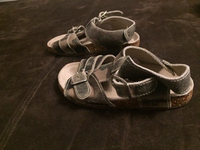 Scarpe per ragazzi: Sandalen Militärlook Grösse 24 – Usato da Emmen venduto da Aribini 3