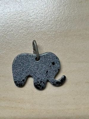 Pendentifs: Herziger Anhänger Elefant grau – D'occasion à Horn par cava04