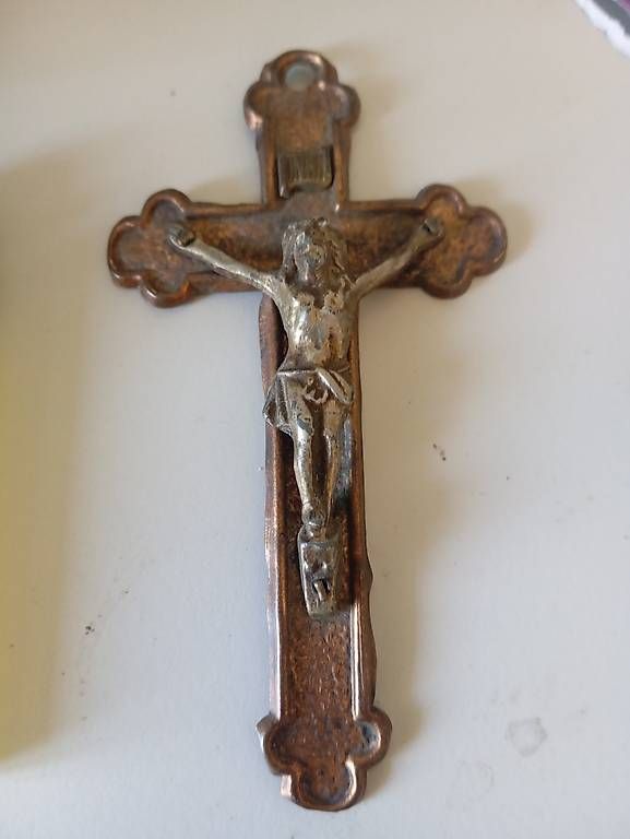 Figuren: Antiker Jesus am Kreuz – Gebraucht aus Basel von Petergunn
