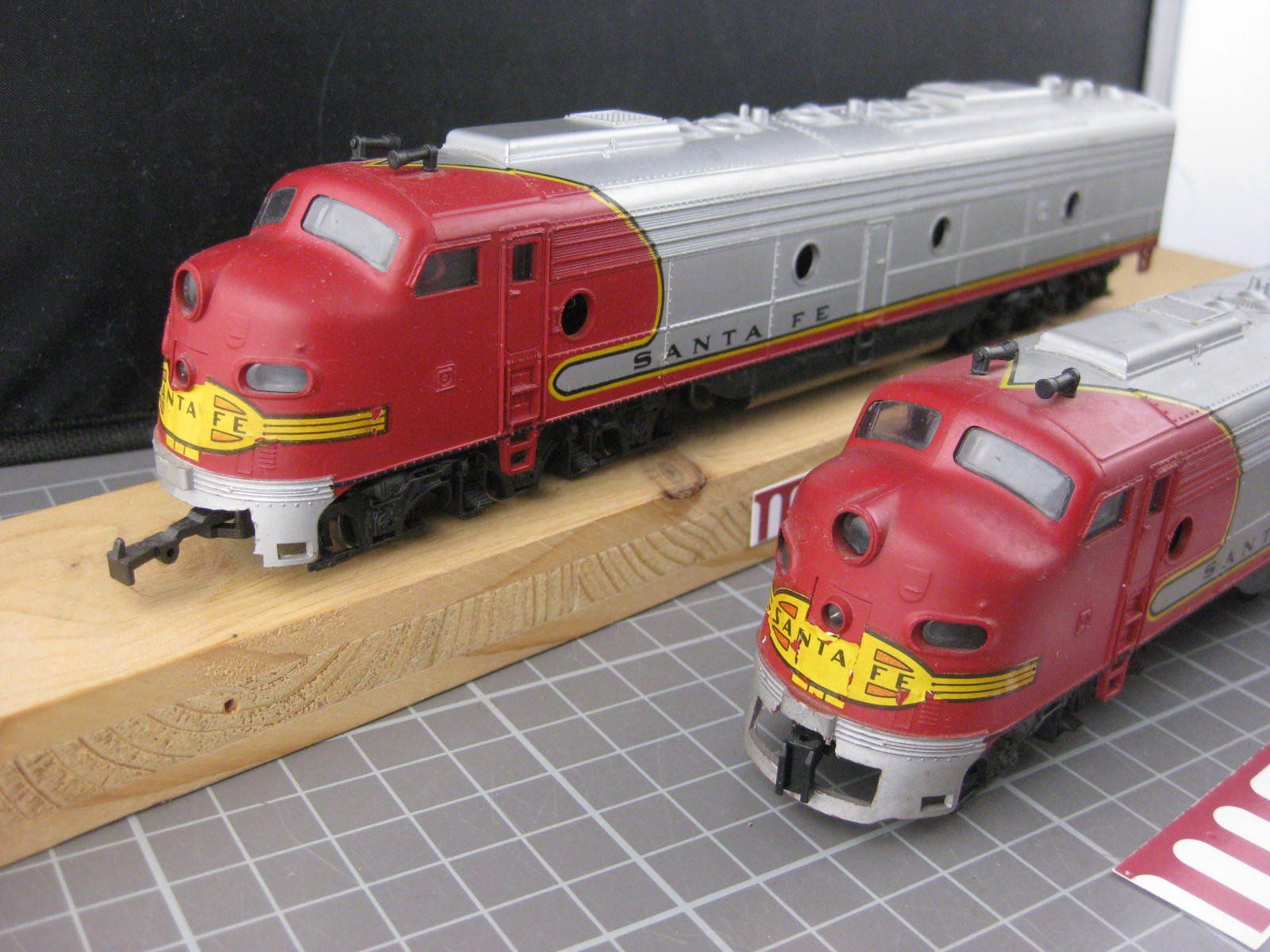 Rivarossi Modelleisenbahnen: Rivarossi Santa Fe Doppel Lokomotive, DC – Gebraucht aus Malters von Marosko 1