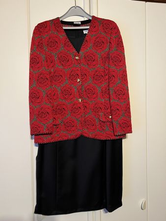 Damenkleid und Jacke