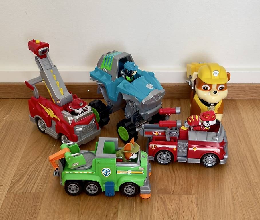 Giocattoli: Paw Patrol-Welpen auf einem Auto – Usato da Binningen venduto da rit_7nbr 2