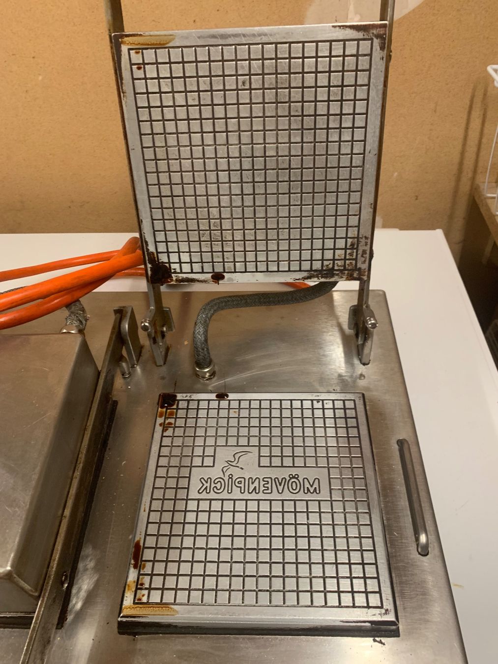 Komplettküchen: Machine bricelet – Gebraucht aus Neuchâtel von Aquila99 1