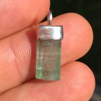 grüner Turmalin roh Kristall Anhänger Silber 925