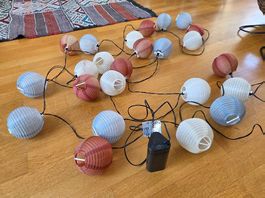 Guirlande lumineuse à boules  bleu, blanc et rouge