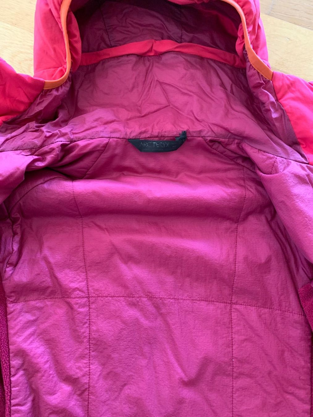 Arcteryx Jacken: Arc'teryx Damenjacke pink – Gebraucht aus Gamprin von Senfkorn11 1