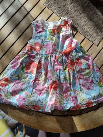 Sommerliches Blumenkleid von H&M, Gr. 80
