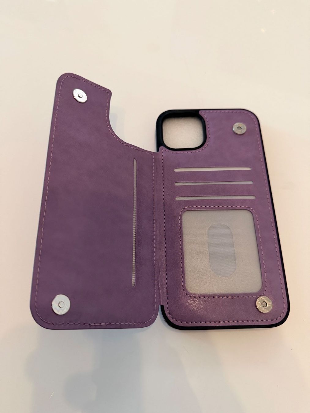 Apple Cover & Protezioni schermo: iPhon 14 PLUS Cover violett Kunstleder – Nuovo e nell'imballaggio originale da Kölliken venduto da Teguwegu 1