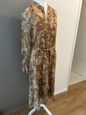 Maxikleid mit Blumenmuster und Unterrock von Luisa Cerano