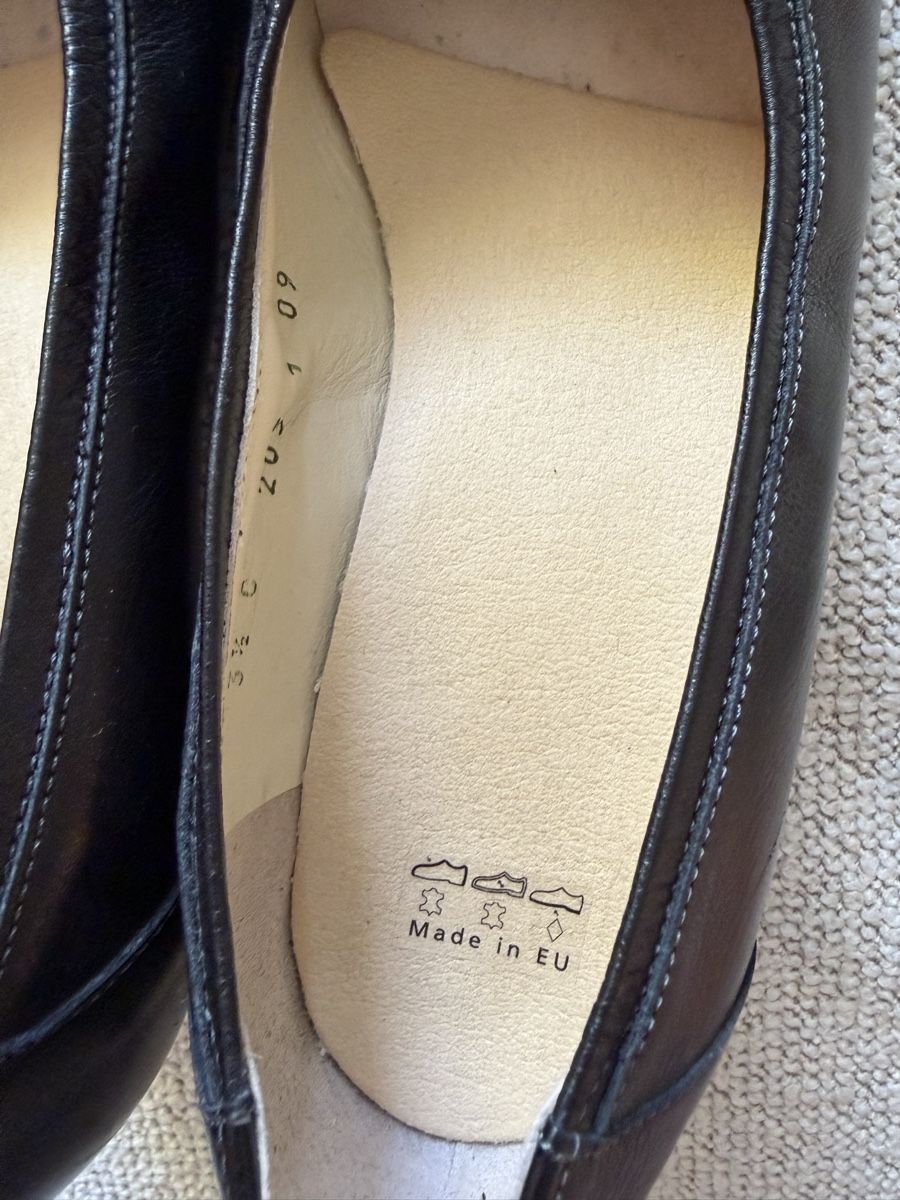 Damenschuhe: ELEGANT BLACK LEATHER HEELED PUMPS – Gebraucht aus Zürich von dor_9l9g 2