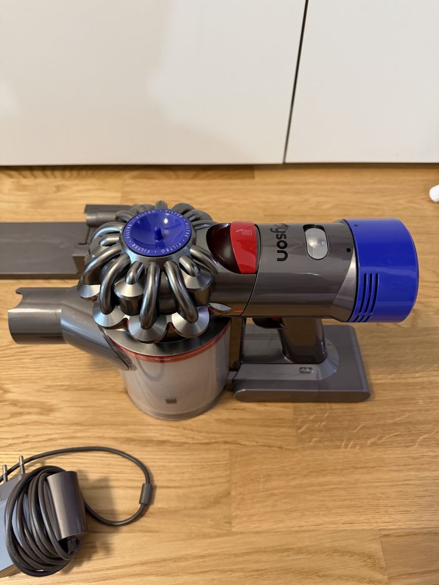 Dyson Staubsauger & Zubehör: Dyson V8 absolute  – Gebraucht aus Meyrin von SA_3006 1