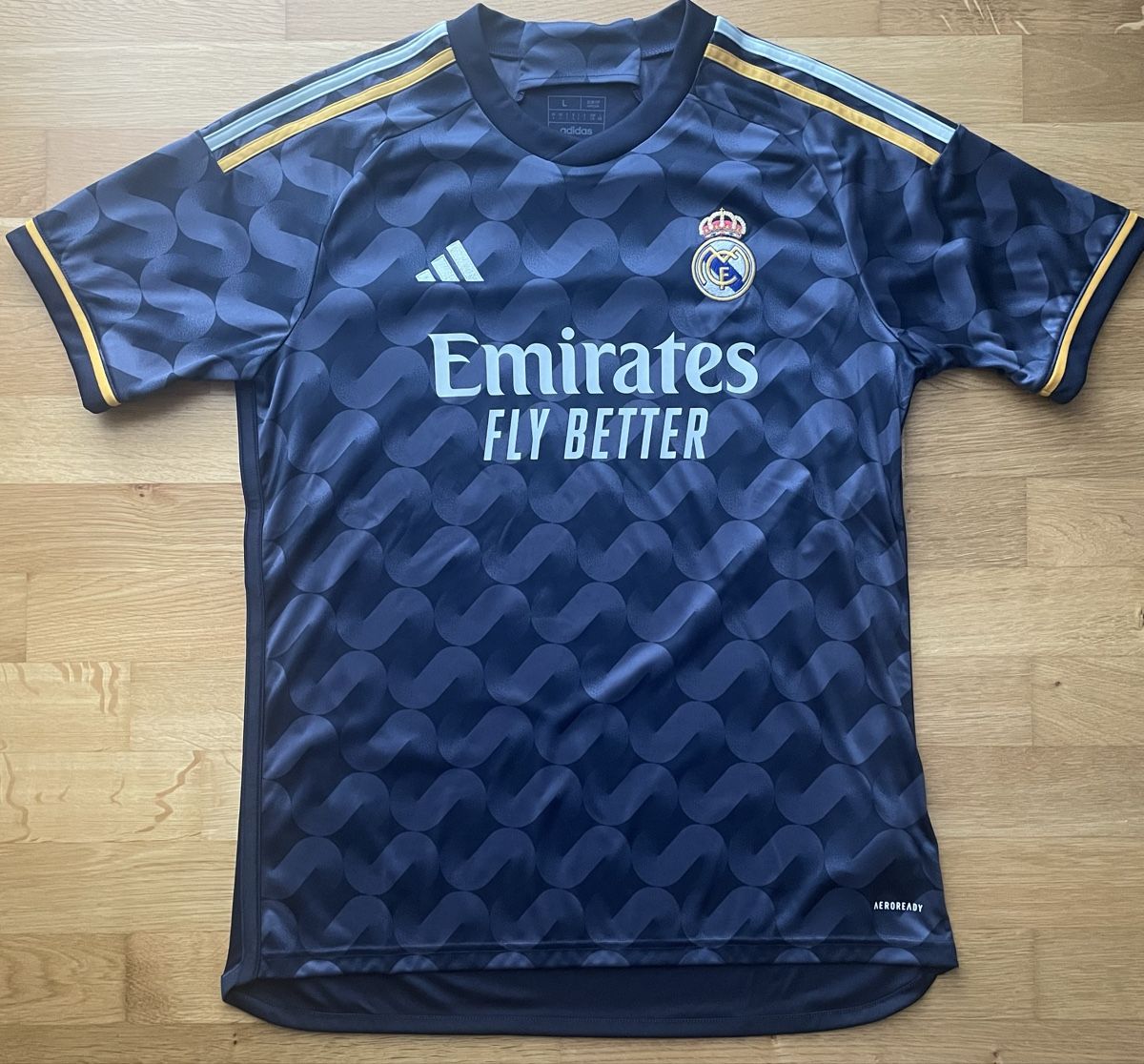 Real Madrid Maillots de corps & Pantalons: Original Real Madrid 2023/2024 Valverde Set – Neuf (Voir description) à Windisch par RealJerseys 3