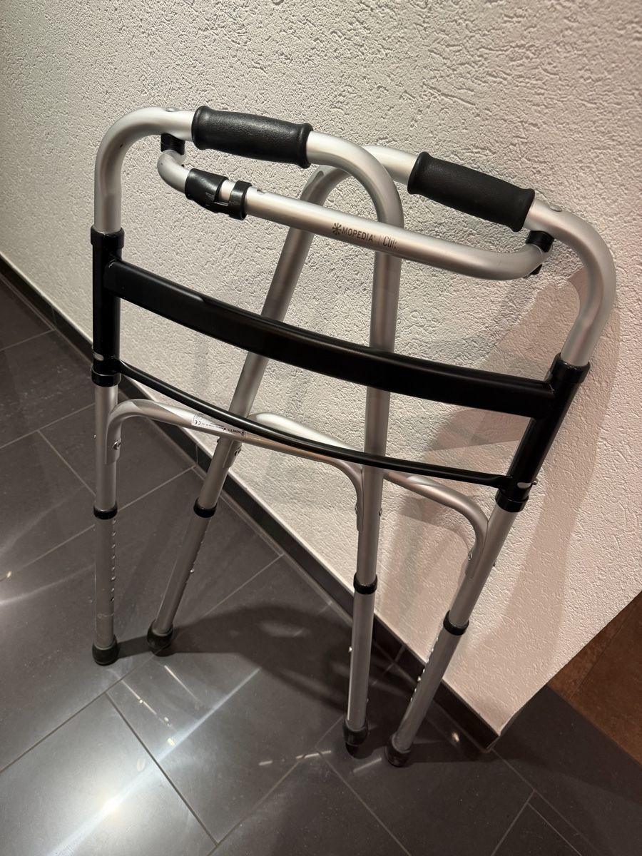 Aides à la marche: Gehhilfe – D'occasion à Rüegsau par Stalderclaudia 1