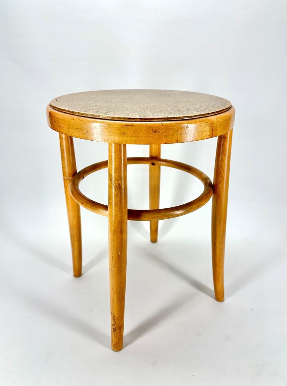 Sgabelli: Vintage Thonet Bugholz Bistrot Hocker – Usato da Basel venduto da D.plus 2