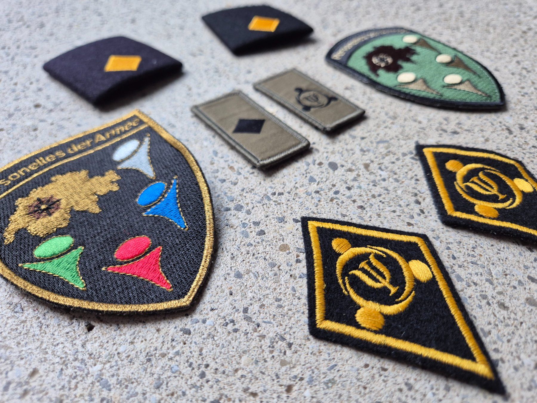 Schweizer Armee Placchette & Badge: *** Abzeichen Set Personelles der Armee *** – Nuovo e nell'imballaggio originale da Riedholz venduto da fr_sIruP 2
