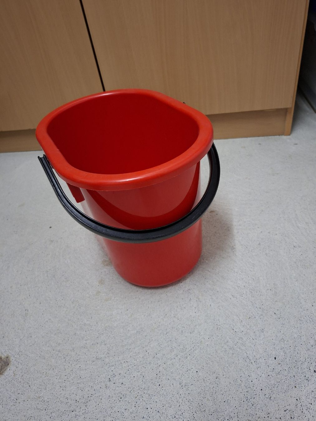 Altro per la casa: Robuster Putzeimer, rot  – Usato da Wetzikon ZH venduto da Wetzithal