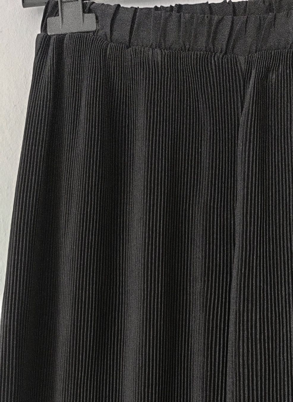 Hosen: PrettyLittleThing Plissee Hose Pantalone black Gr.34 – Gebraucht aus Winterthur von Lotusherz 1