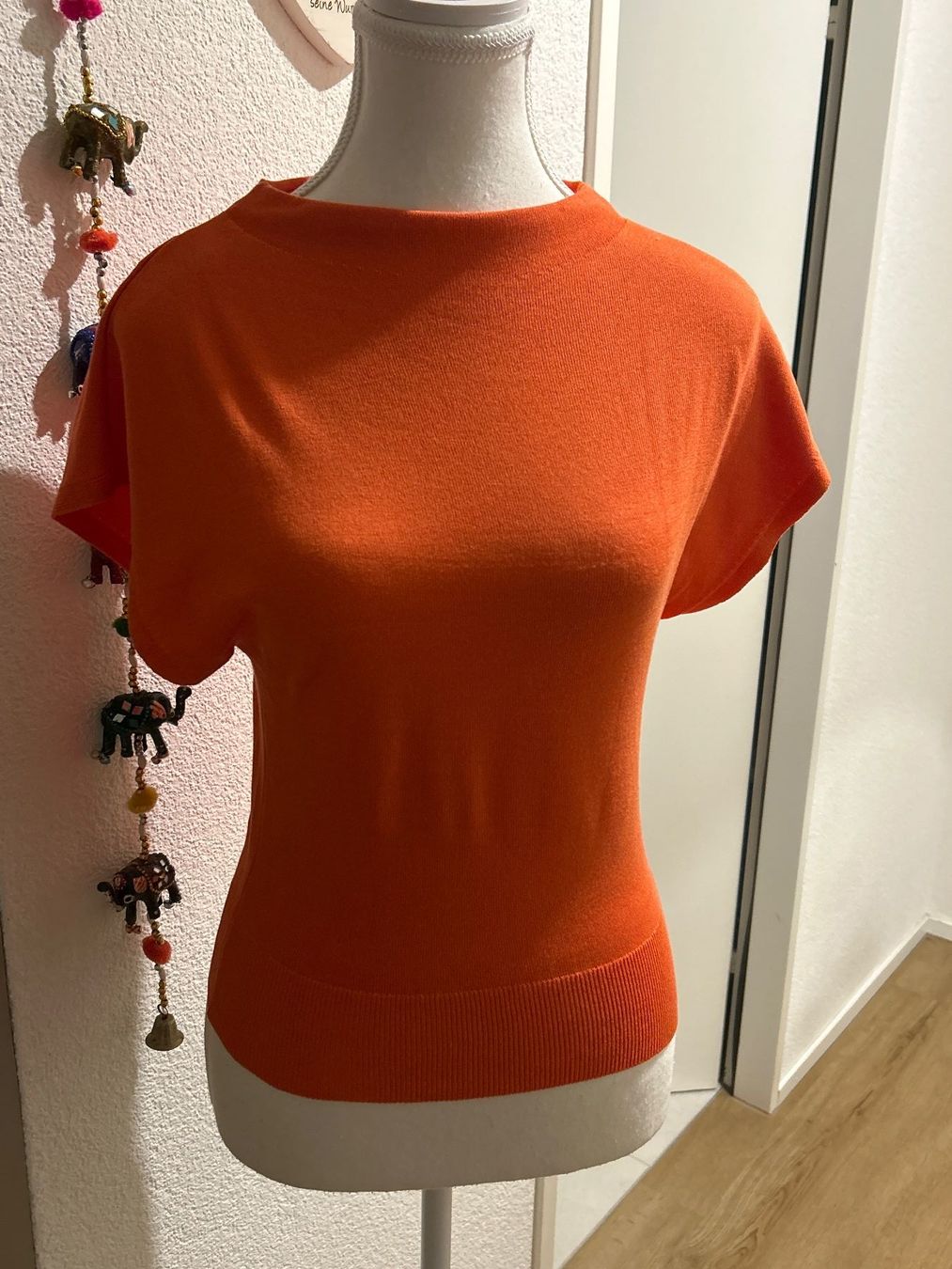 Pullover & Sweatshirts: Damen  Feinstrick-Pullover orange mit Kappenärmeln – Gebraucht aus Brunnen von Nala2929