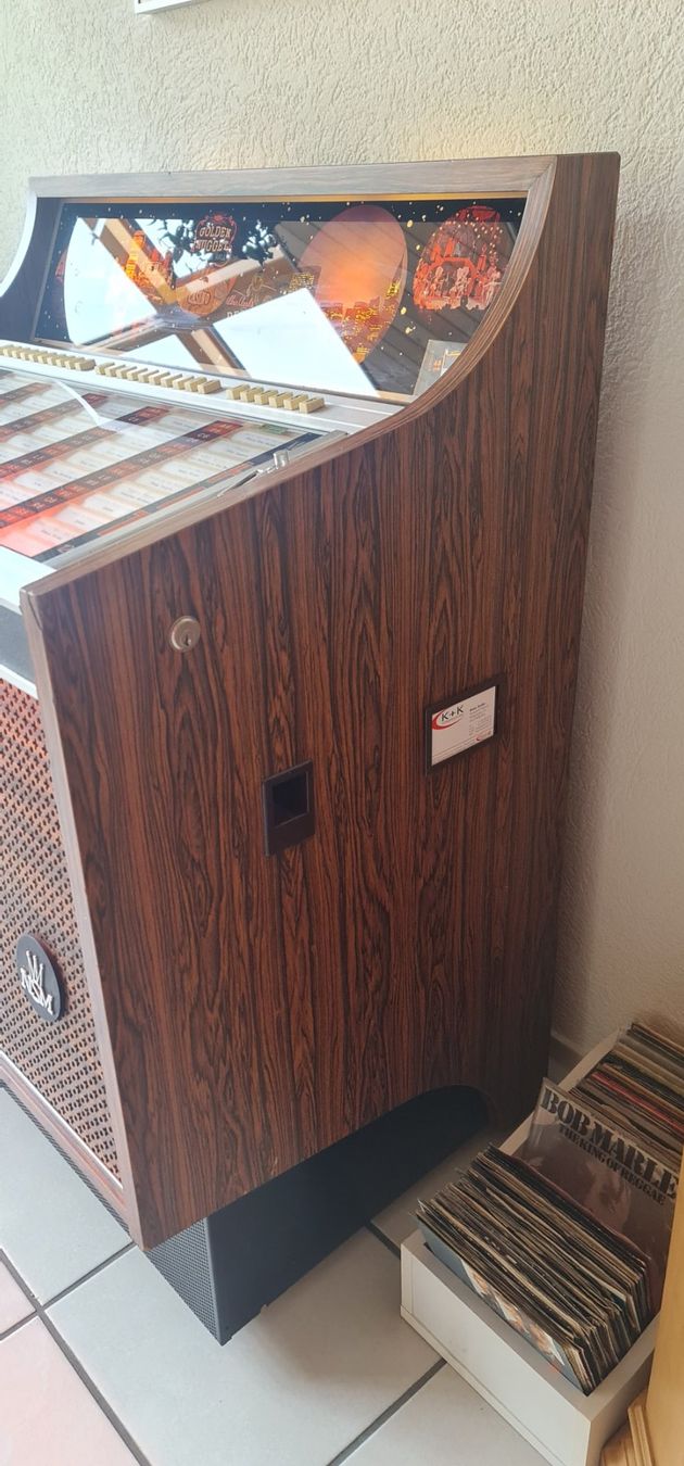 Musiktruhen: NSM HIT 120 Jukebox – Gebraucht aus Meiringen von Logia 4