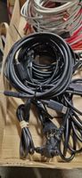 Kabel-Sammelsurium: USB, HDMI, DVI, Strom - Alles dabei!