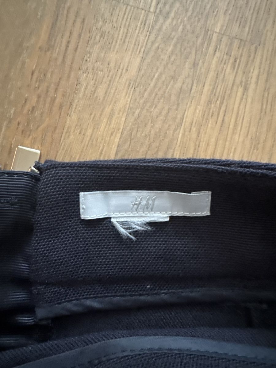 H&M Jupes: Rock H&M dunkelblau Groesse XS – D'occasion à Mels par ann_v2x9 1