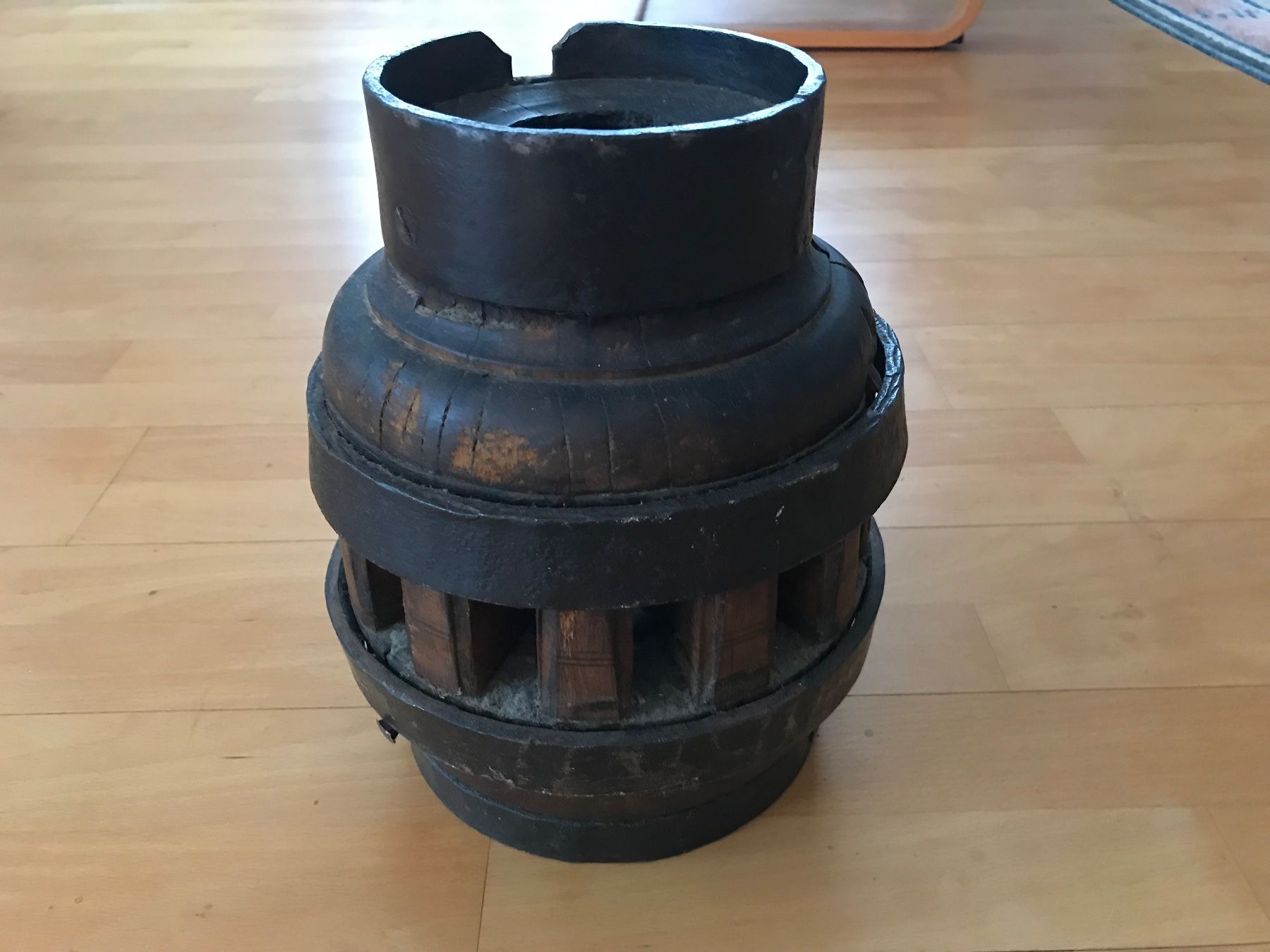Articoli in legno: Radnabe Holz antik, als schöne Deko oder als Lampenständer – Usato da Nesselnbach venduto da Goodprice3