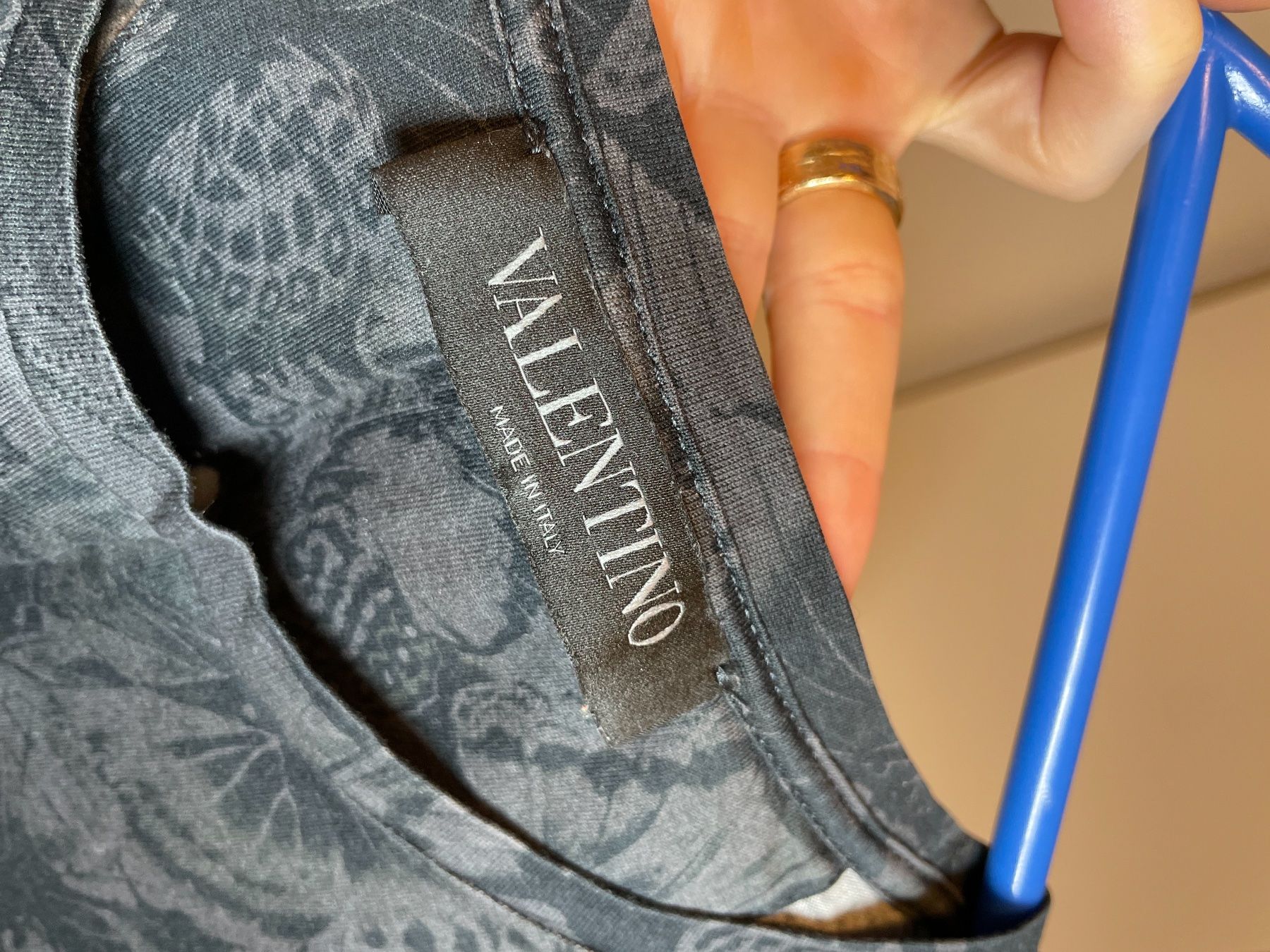 Valentino T-shirt: 100% original VALENTINO T-Shirt medium – Usato da Zug venduto da dmjtita 6