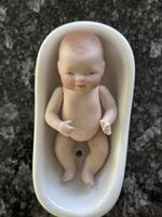 Süsse Puppen-Baby-Biskuit-Körper von Grace S. Putna