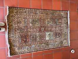 Tapis oriental à motifs jardin / floraux