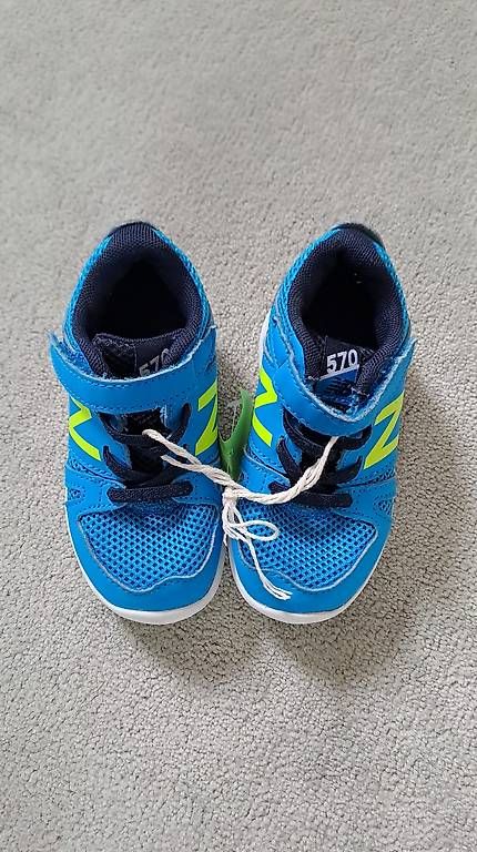 Scarpe per ragazzi: Schuhe New Balance grösse 22 – Usato da Neftenbach venduto da Ctruempi
