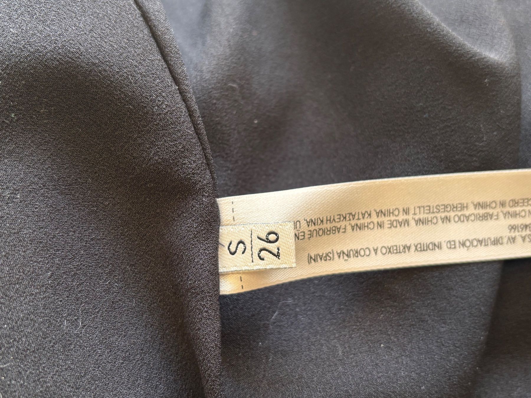 Vestiti: UTERQUE Seidenkleid mit Glitzi Gr. S – Usato da Zürich venduto da missmodernage 8